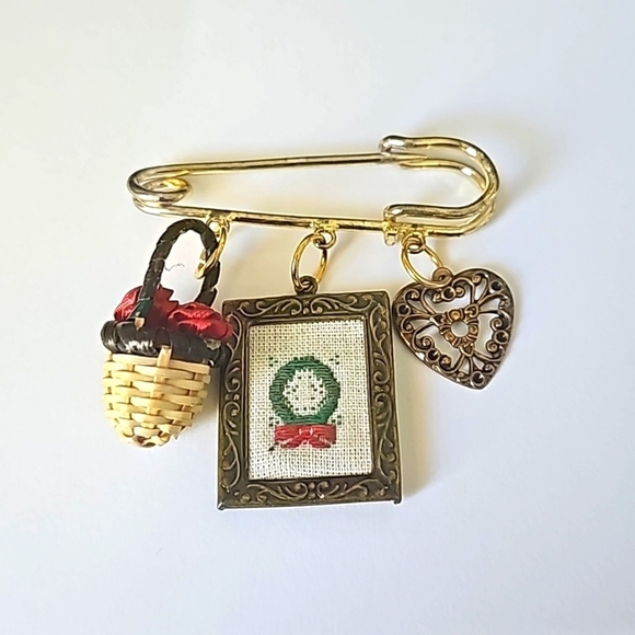 Safety Pin Dangling Charm Brooch Pin 2.75" Vintage Gold Tone Heart Flower Basket - Picture 1 of 5